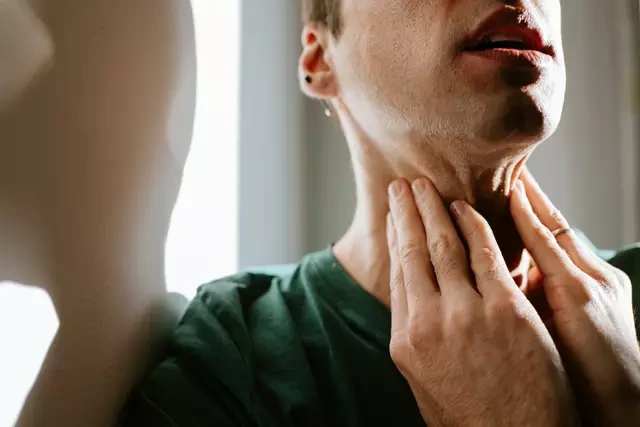 Doctor Reveals Three Actions That Could Make a Difference If You’re Choking Alone