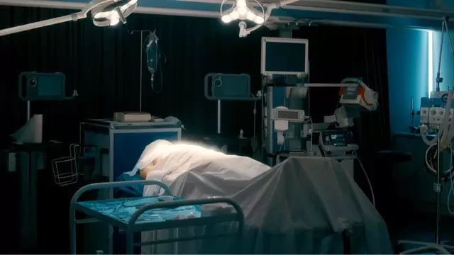 Woman Who ‘Died for 32 Seconds’ Says She Saw the Future and Has a Warning