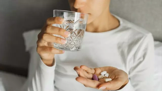 Doctors Urge People to Stop Taking Vitamin D If They Have These Four Symptoms