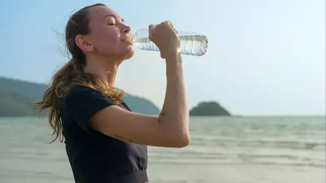 Expert Guide: How Much Water to Drink Each Day by Age