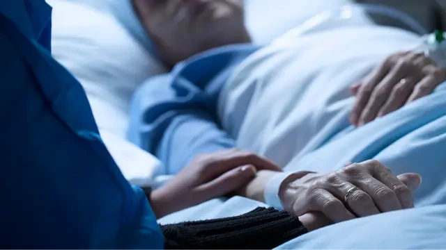 Nurse Shares 7 Things That Matter Most in Life, After 300 Deaths